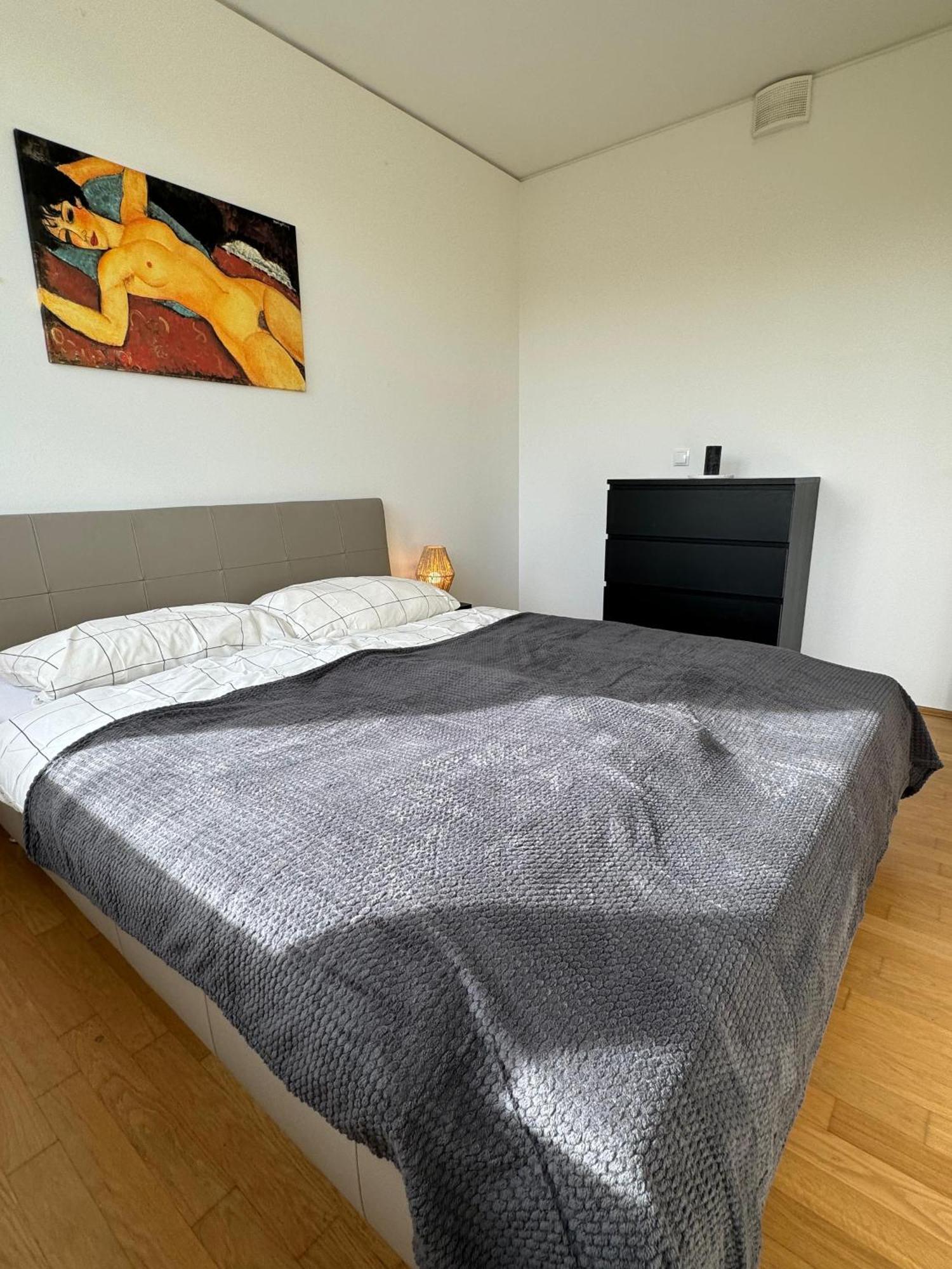 Reside In The Golden Wave Appartement Graz Buitenkant foto